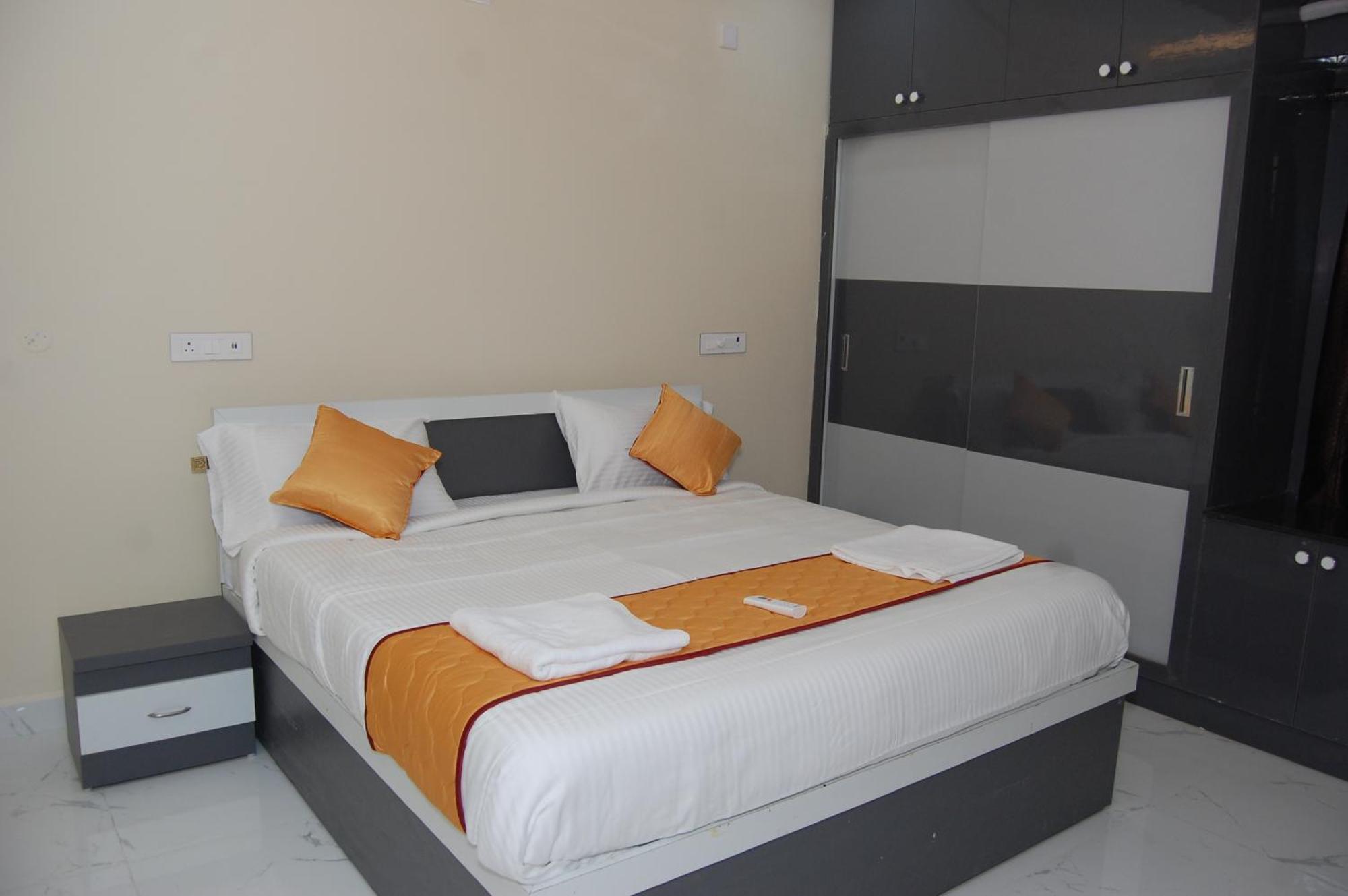 Nest Inn Homestay ตีรูปาติ ภายนอก รูปภาพ