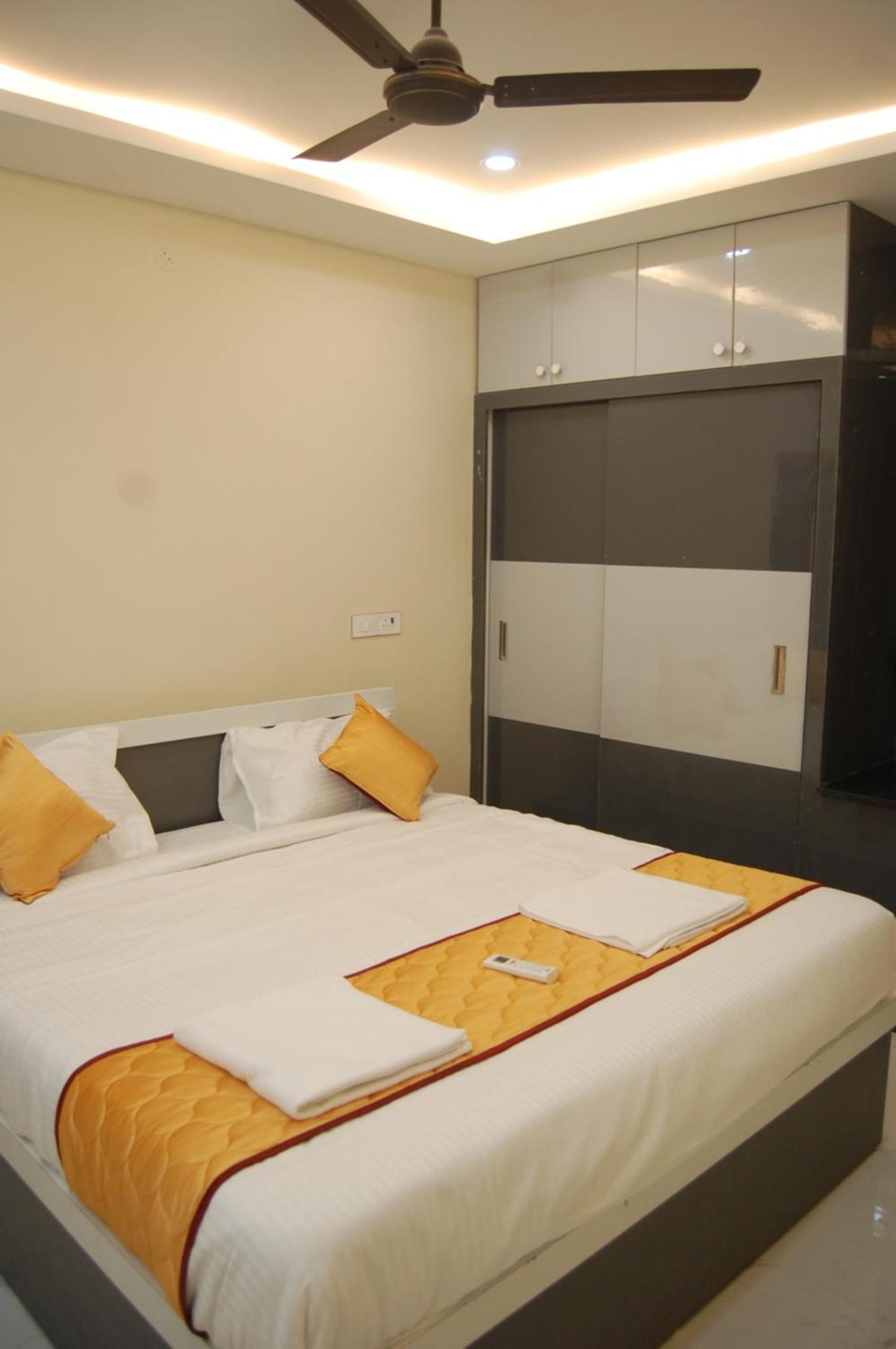 Nest Inn Homestay ตีรูปาติ ภายนอก รูปภาพ
