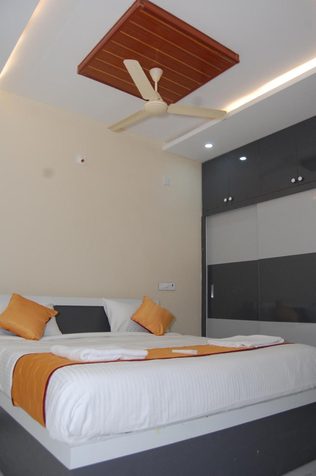 Nest Inn Homestay ตีรูปาติ ภายนอก รูปภาพ