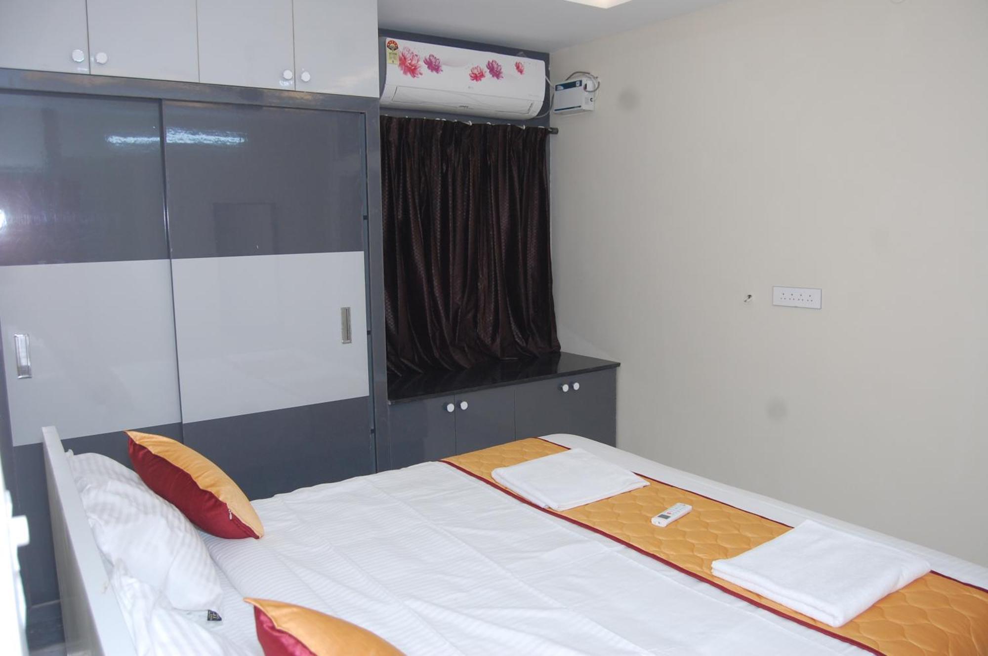 Nest Inn Homestay ตีรูปาติ ภายนอก รูปภาพ
