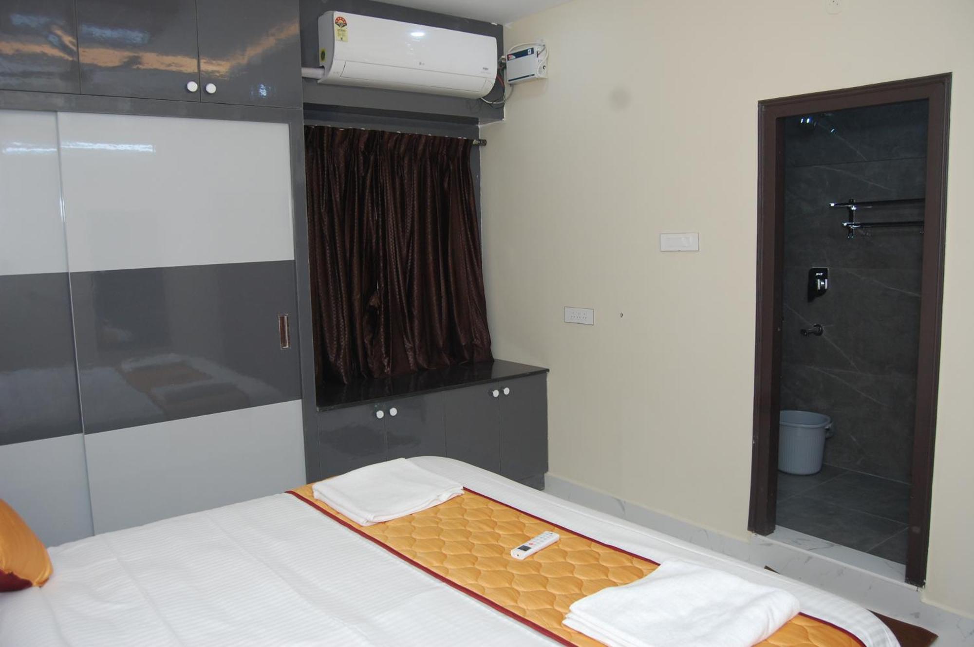 Nest Inn Homestay ตีรูปาติ ภายนอก รูปภาพ