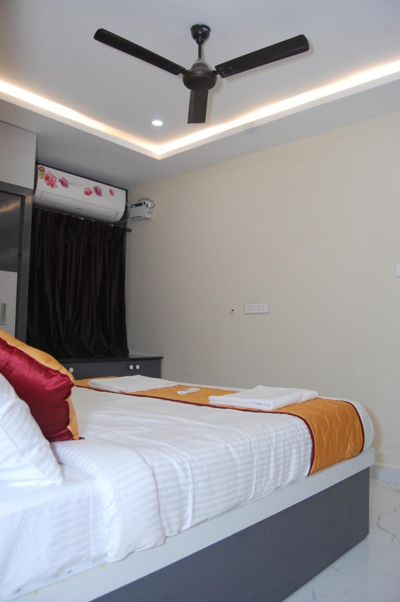 Nest Inn Homestay ตีรูปาติ ภายนอก รูปภาพ