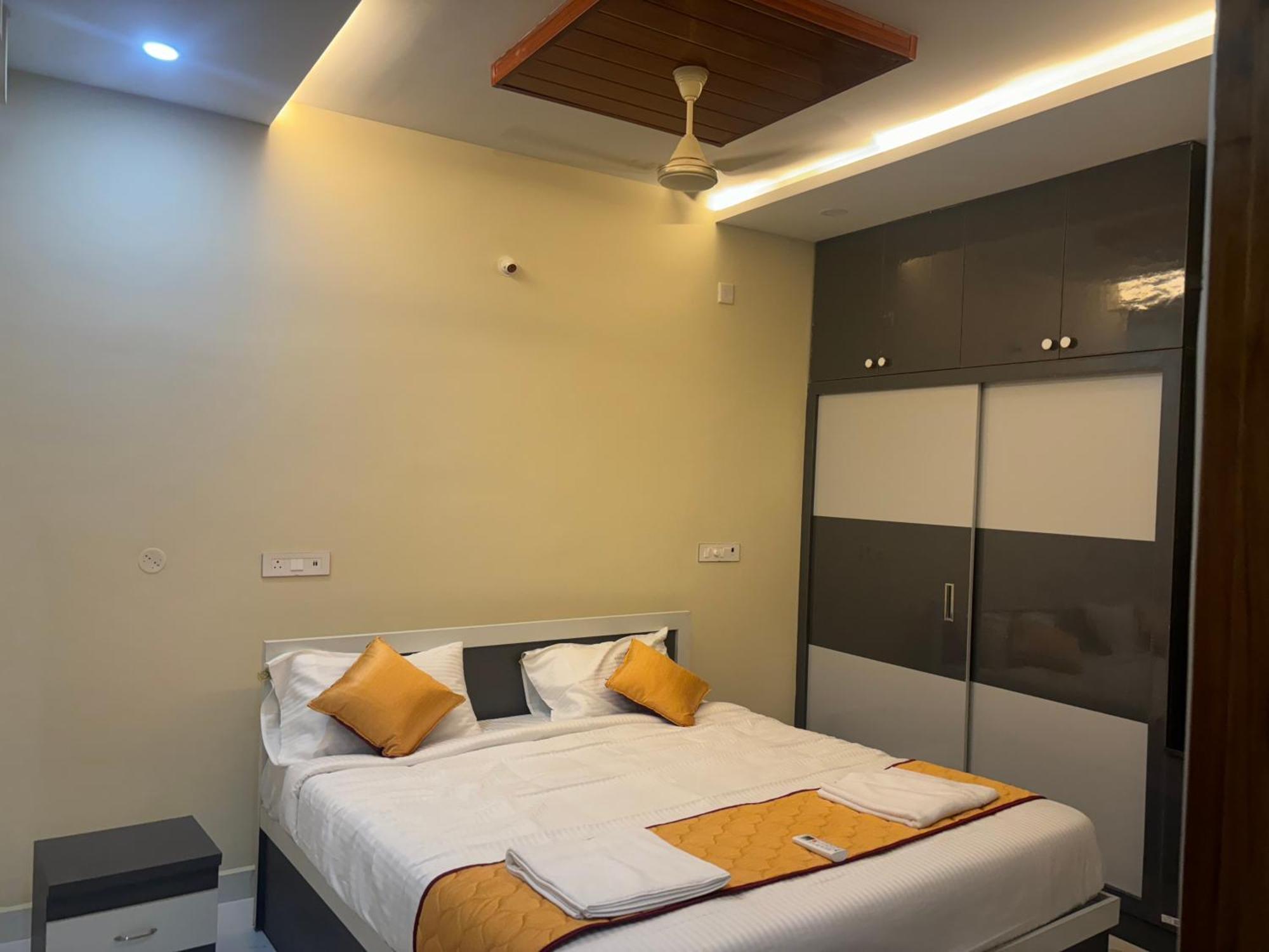 Nest Inn Homestay ตีรูปาติ ภายนอก รูปภาพ